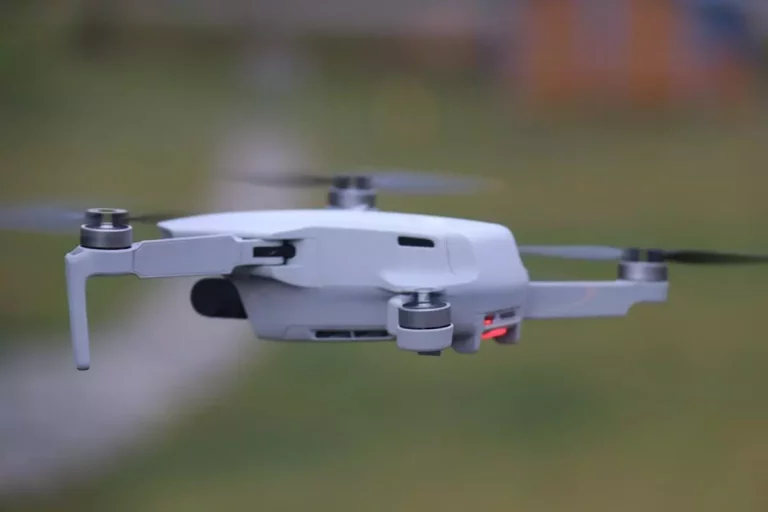 Dji air 8 - recenzja drona z zaawansowanymi funkcjami lotniczymi